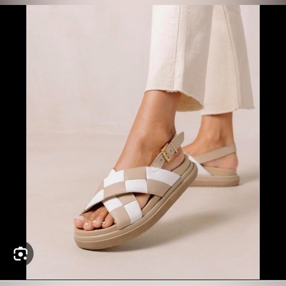 Alohas Sandals - Picture 4 of 10